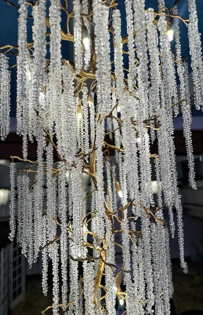 small-gall14 Elegant crystal chandelier at Kairos event space